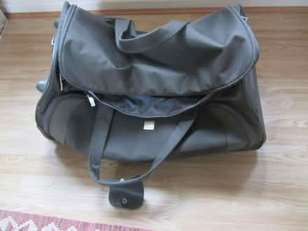 Photo of free Holdall with wheels (Malvern Link WR14) #1