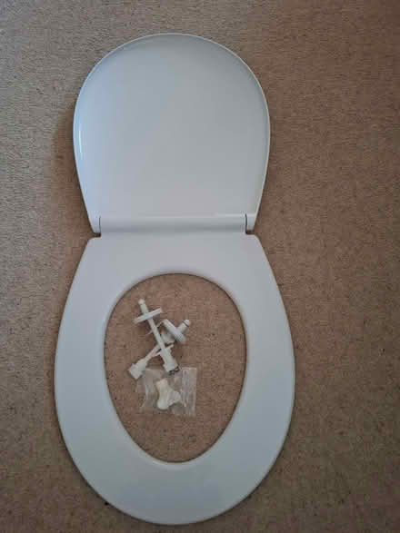 Photo of free White Toilet Seat (IP31) #1