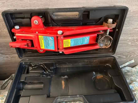 Photo of free 2 ton car jack (Hanwell, Ealing) #1
