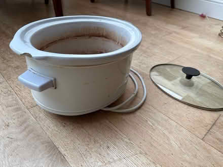 Photo of free Slow cooker - works (Southfields SW18 5TY) #2