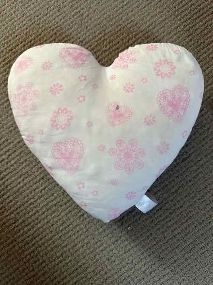 Photo of free Heart cushion (GU51) #1