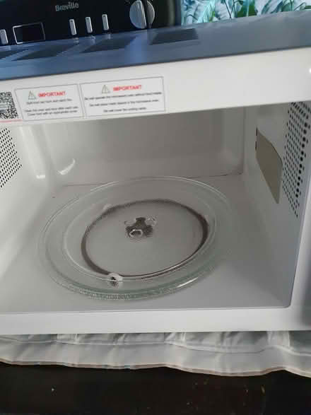 Photo of free DeLonghi microwave (Aldershot GU12) #2