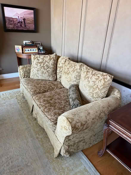 Photo of free couch (near Edgewood Rd & Cordilleras) #1