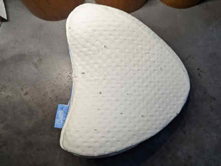 Photo of free Contour knee pillow (Seattle Bitter Lake) #3