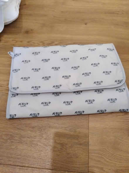Photo of free Changing bag - black - Avent brand (Byfleet KT14) #4