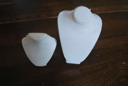Photo of free Necklace busts (gatineau ave & de bourgogne st) #1