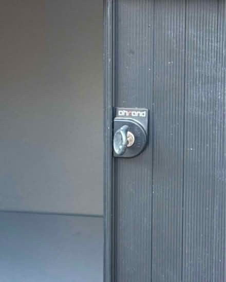 Photo of free office cabinet unit with the key (turnpike lane N15) #3