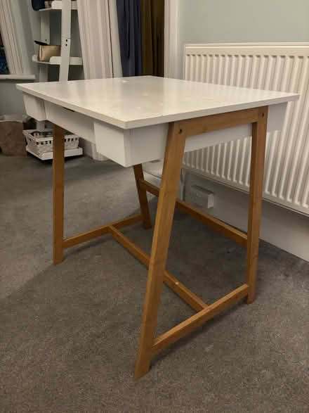 Photo of free Small desk / unit (Muswell Hill N10) #1