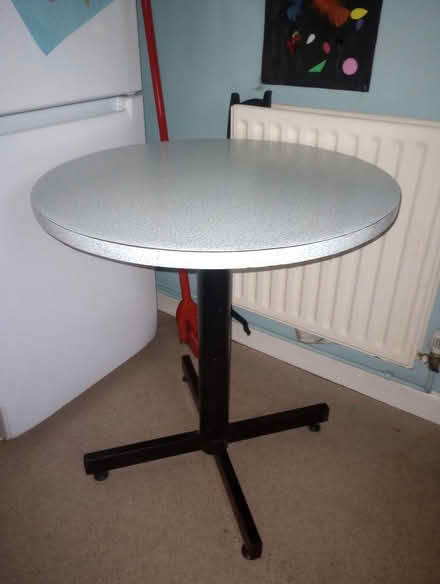 Photo of free Small round table (Abingdon Oxfordshire) #1