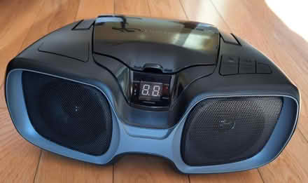 Photo of free CD boom box (Center and Bathurst (Vaughan)) #1