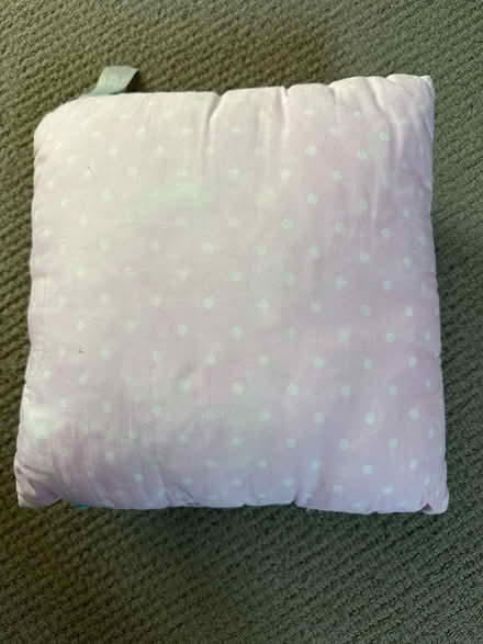 Photo of free Pink cushion (GU51) #2