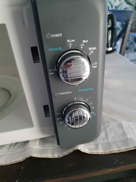 Photo of free DeLonghi microwave (Aldershot GU12) #3