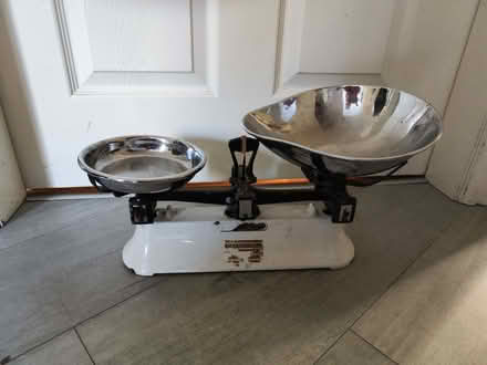 Photo of free Old fashioned weighing scale (Middlewood S6) #1