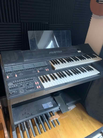 Photo of free Farfisa electric organ (BA11) #1