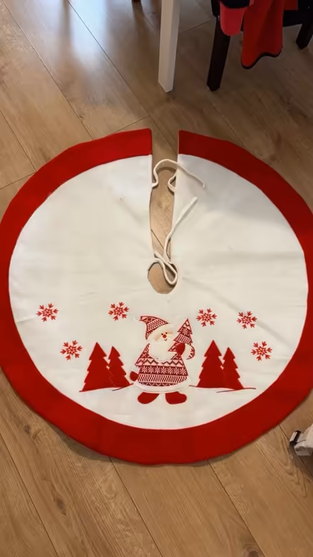 Photo of free Xmas skirt + door wreath (RG1) #1