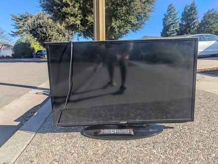 Photo of free Samsung TV with remote (South San Jose) #1
