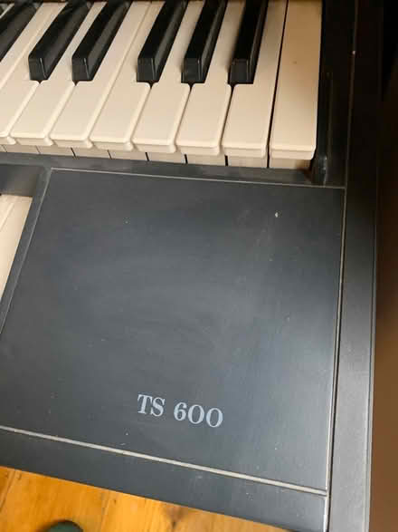 Photo of free Farfisa electric organ (BA11) #3