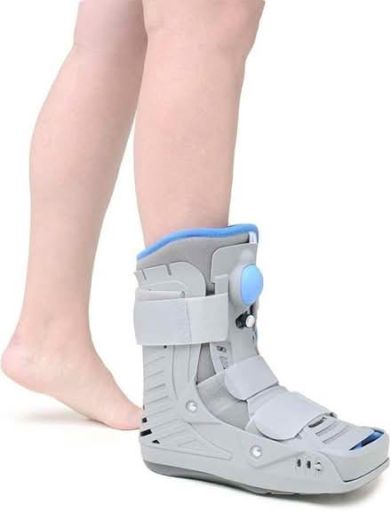 Photo of free Fracture Boot for Foot & Ankle Injuries, 7-9.5 UK Shoe Size (islington N1) #1