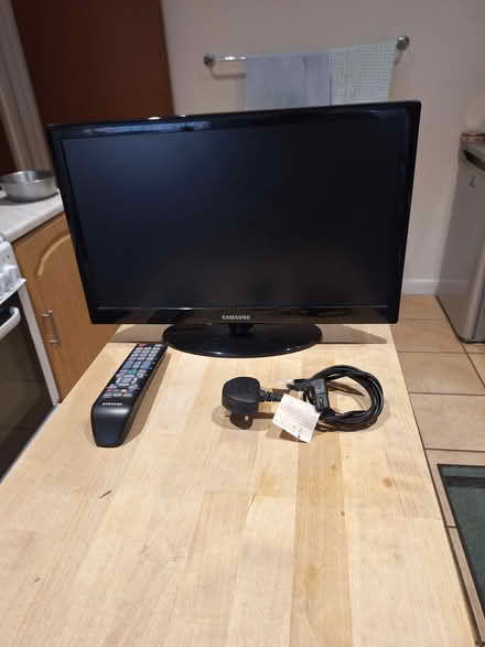 Photo of free 18 ins Samsung TV with instructions (Pandy NP7 8RS) #2