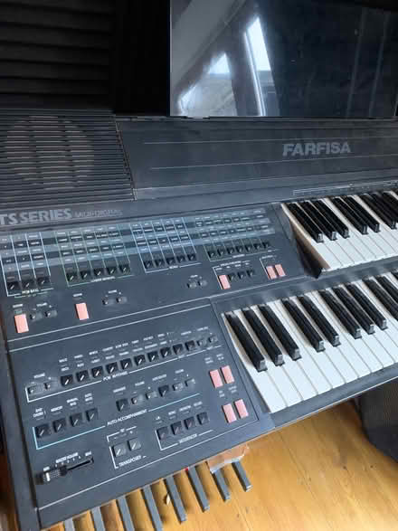 Photo of free Farfisa electric organ (BA11) #2