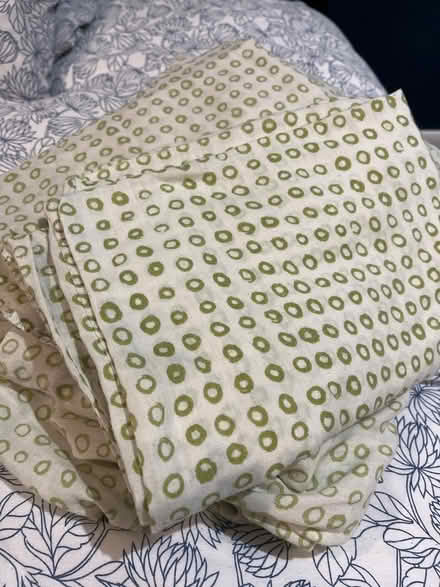 Photo of free Single duvet cover and pillowcases (Epsom KT17) #1