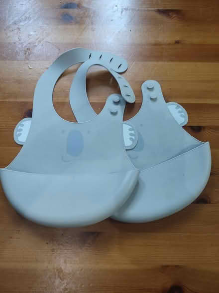 Photo of free 2 kids bibs (Hastings TN34) #1