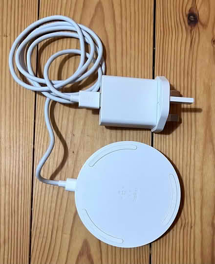 Photo of free Berlin wireless charger (West Bridgford NG2) #1