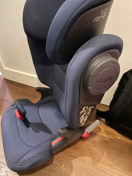 Photo of free Britax Romer kidfix iSize car seat (Barnsbury N1) #2