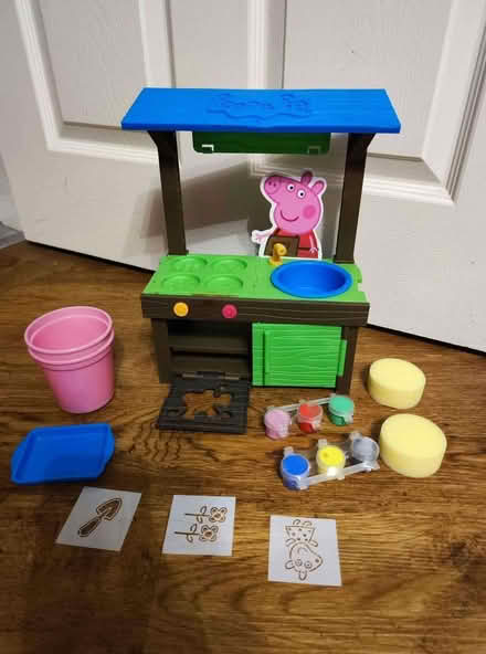 Photo of free Peppa Pig Art Bench Toy (Middlewood S6) #1