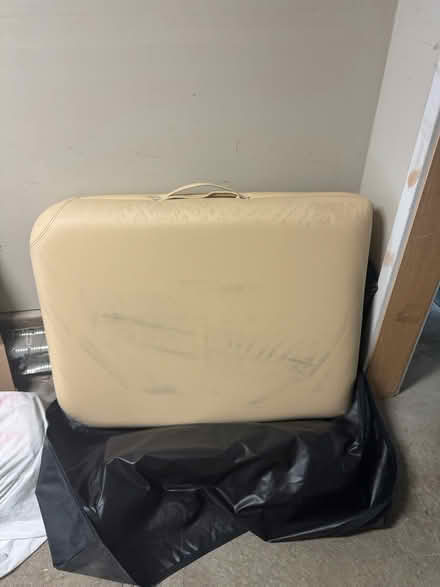 Photo of free Stronglite massage table (Inner Richmond) #3