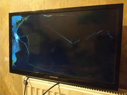 Photo of free Broken Samsung TV (Putney SW15) #1