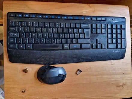 Photo of free Wireless keyboard and mouse (Old Town HP2) #1