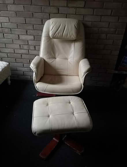 Photo of free armchair with footrest (Pollokshields G41) #1