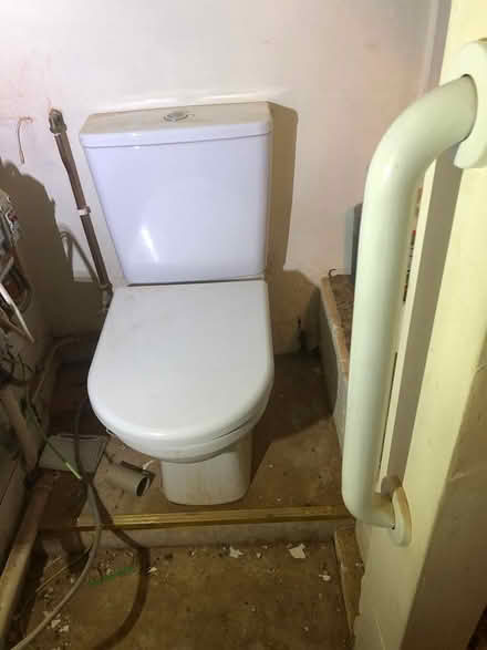 Photo of free toilet (kenilworth) #1