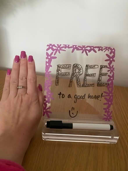 Photo of free Small wipe clean memo stand (New Cross, SE14) #4