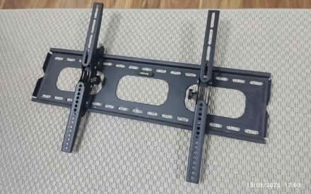 Photo of free Tv wall bracket (Surbiton KT6) #1