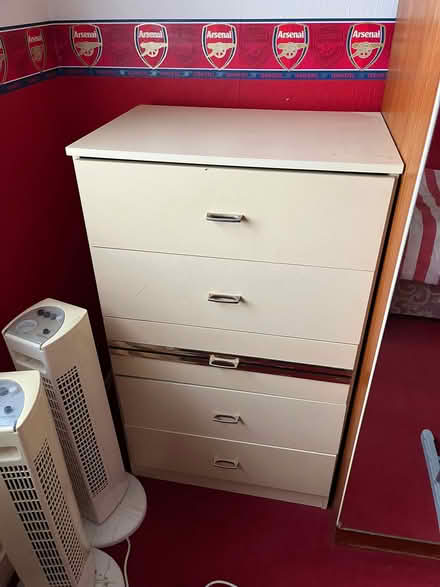 Photo of free Small chest of draws (Orpington kent br5 2ad) #1