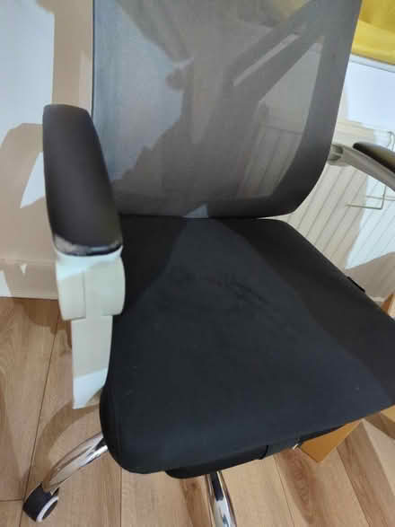 Photo of free Desk swivel chair (READ) (Addlestone) #4