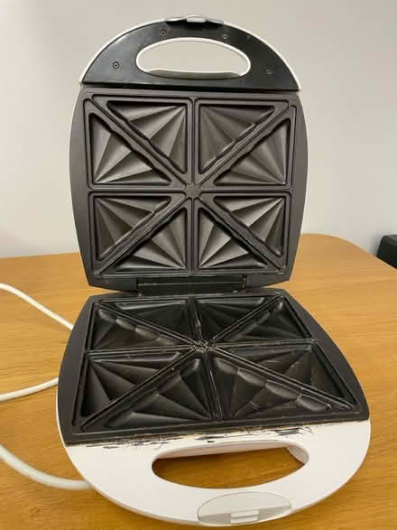 Photo of free Large toastie maker (Hoxton) #2