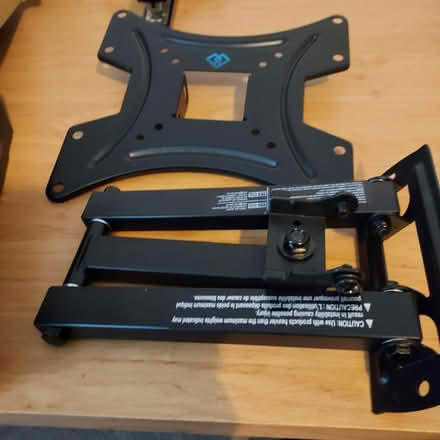 Photo of free Perlesmith full motion TV mount (SK4 Heaton Moor Stockport) #1