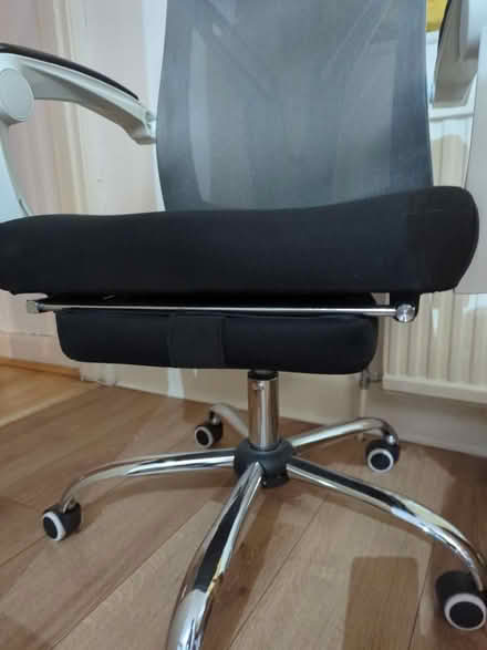 Photo of free Desk swivel chair (READ) (Addlestone) #2
