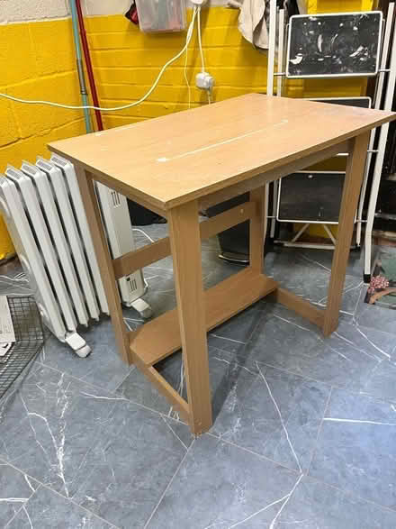 Photo of free Small Desk (Hackbridge SM6) #1