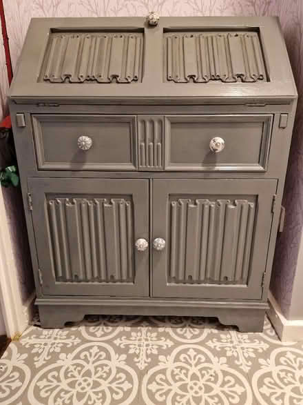 Photo of free Bureau/desk painted grey with shading, very pretty. (Seal TN15) #1