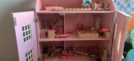Photo of free Dolls house (BR14) #2