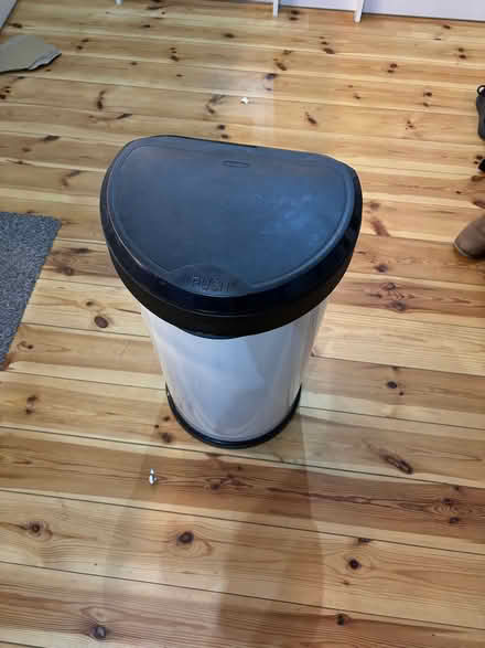Photo of free Curver 40 Litre Touch Top Kitchen Bin (Oxford-Freegle CGA OX2) #1