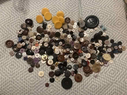Photo of free Assorted bag of buttons (Henley-on-Thames RG9) #1