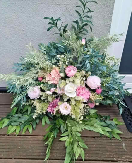 Photo of Artificial Flowers/Garland (Aberdare CF44) #1