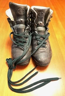 Photo of free Men's Leather Raichle Hiking Boots (Wedgwood) #1