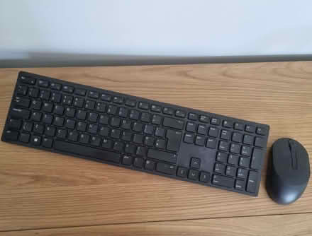 Photo of free Wireless computer Keyboard and Mouse (Aston Clinton HP22) #1