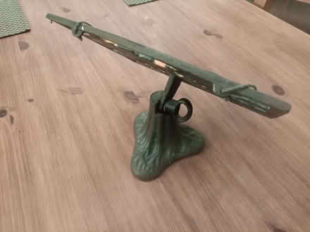 Photo of free cast iron book holder (Henlow SG16) #2